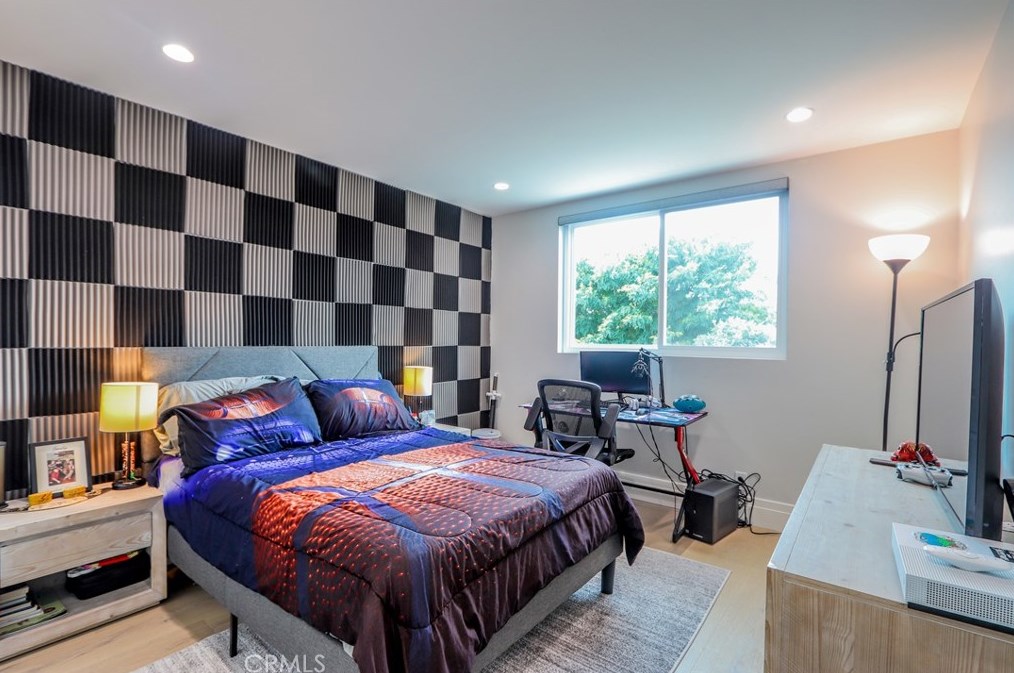 6225 Greenbrier Dr, Huntington Beach CA  92648-5545 exterior