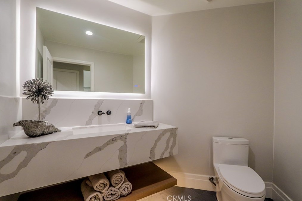 6225 Greenbrier Dr, Huntington Beach CA  92648-5545 exterior