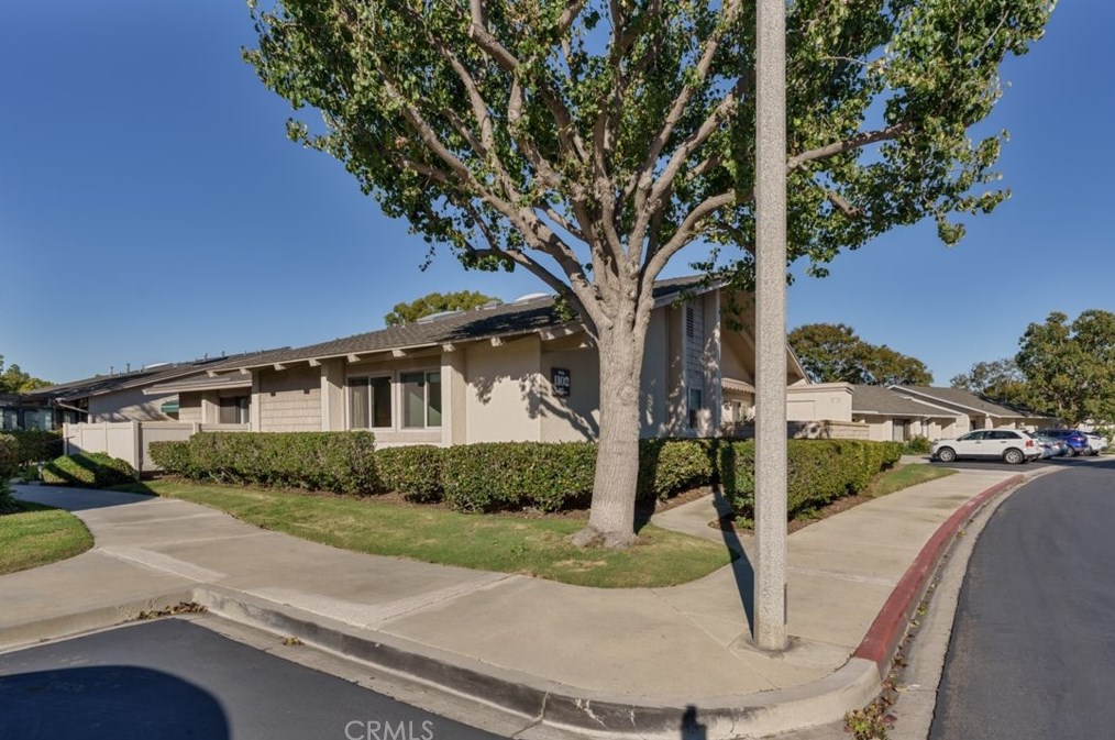 8815 Yuba Cir, Huntington Beach, CA 92646-8705