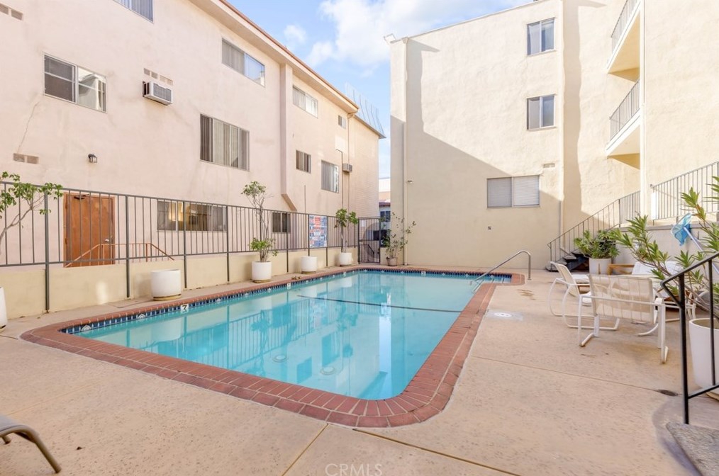 1410 Bentley Ave, Los Angeles CA  90025-3436 exterior