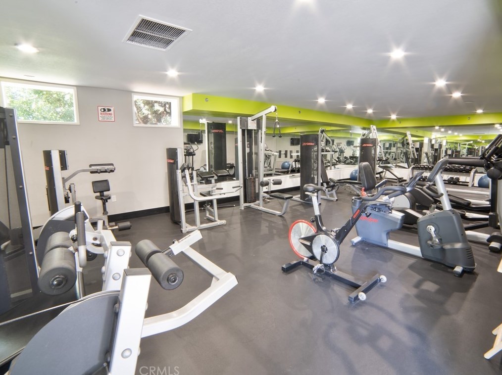 20331 Bluffside Cir, Huntington Beach CA  92646-8524 exterior