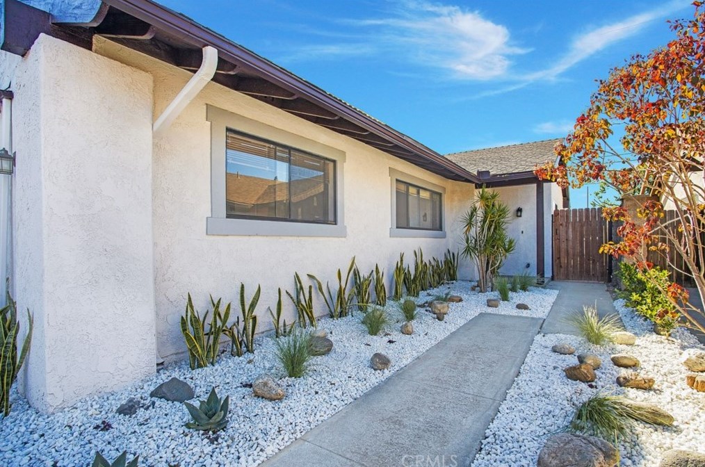 744 E Fairway Dr, Orange, CA 92866