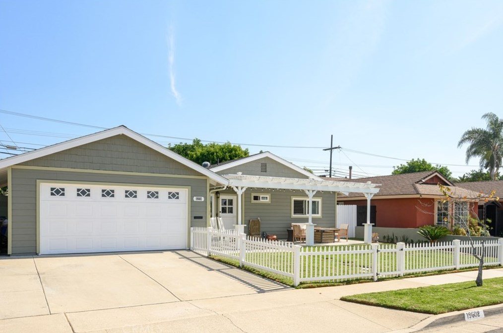 19602 Westwinds Ln, Huntington Beach, CA 92646-3327