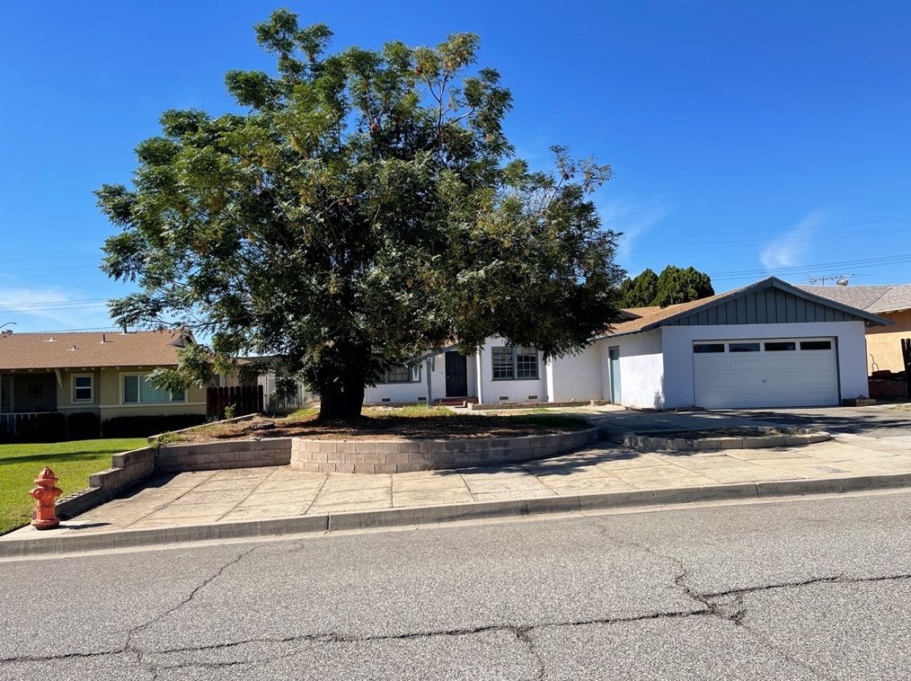 7492 Dunkirk Ave, Highland, CA 92346-6520