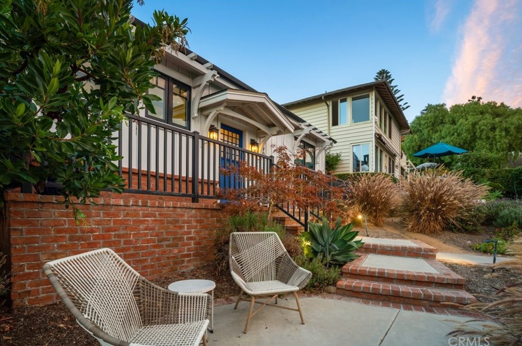 470 Hawthorne Rd, Laguna Beach, CA 92651-1523
