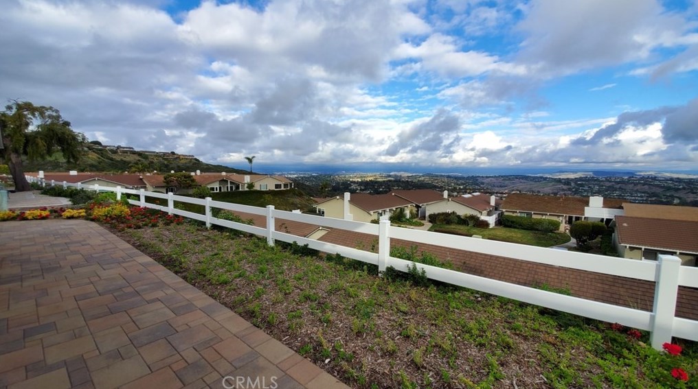 31482 Flying Cloud Dr, Laguna Beach CA  92677-2754 exterior