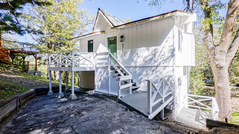 676 Cedar Ln, Twin Peaks, CA 92391