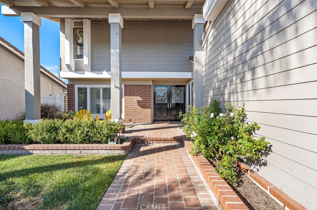 18091 Wellbrook Cir, Huntington Beach, CA 92647-6553