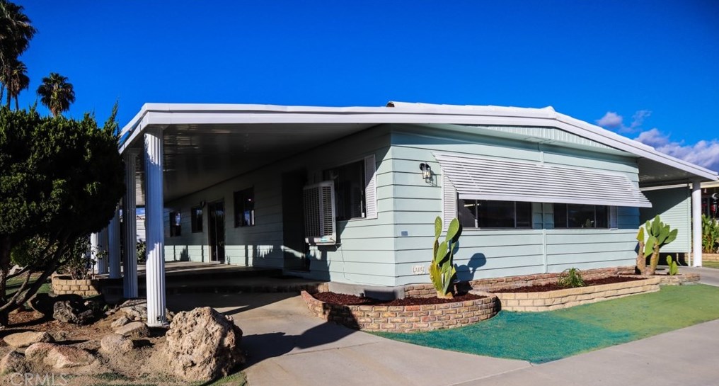 1690 Vista Grande Dr, Hemet, CA 92543-6866