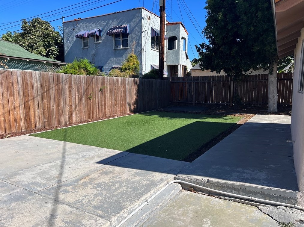 4244 2nd Ave, Los Angeles, CA 90008-4004