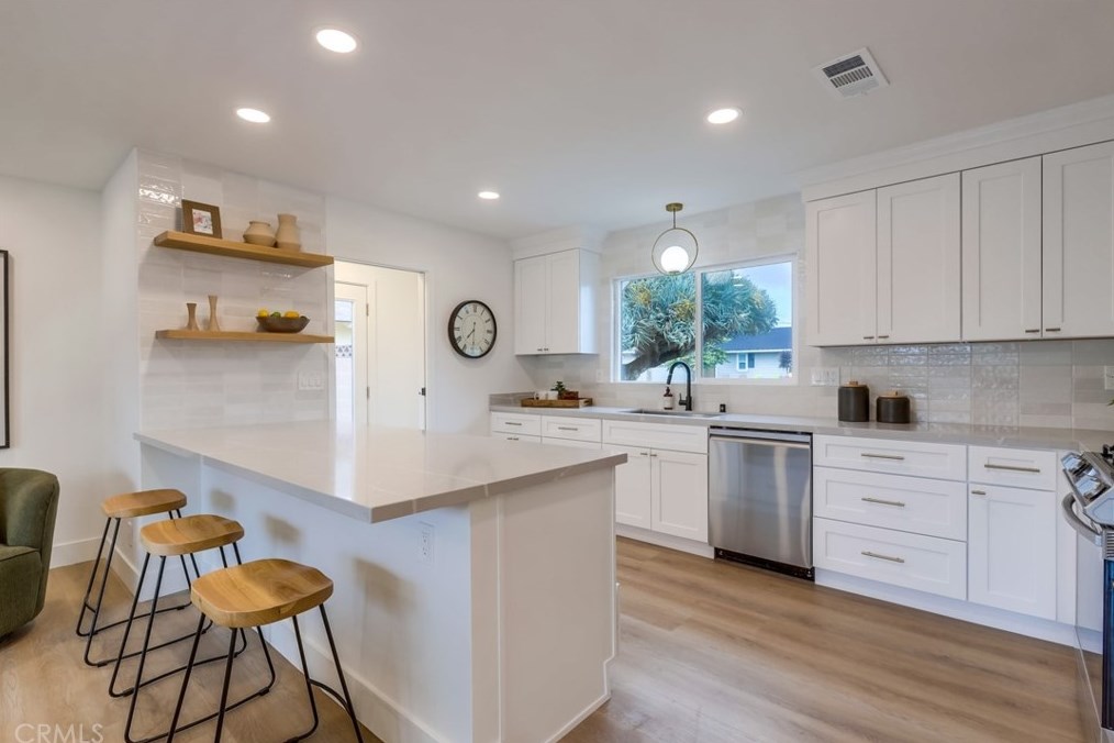 11388 Harrisburg Rd, Los Alamitos, CA 90720