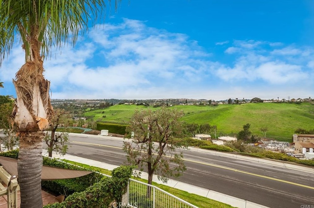 24592 Sunshine Dr, Laguna Beach, CA 92677-7826