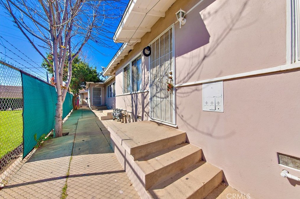 317 Fraser Ave, Los Angeles, CA 90022-1926