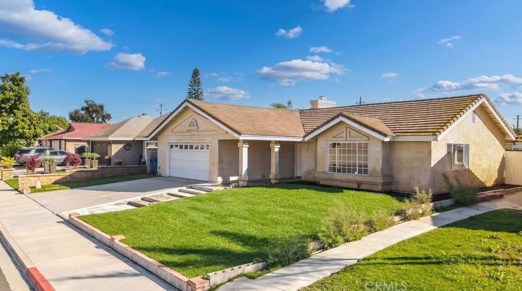 1720 Surrey Ln, Pomona, CA 91768-2059