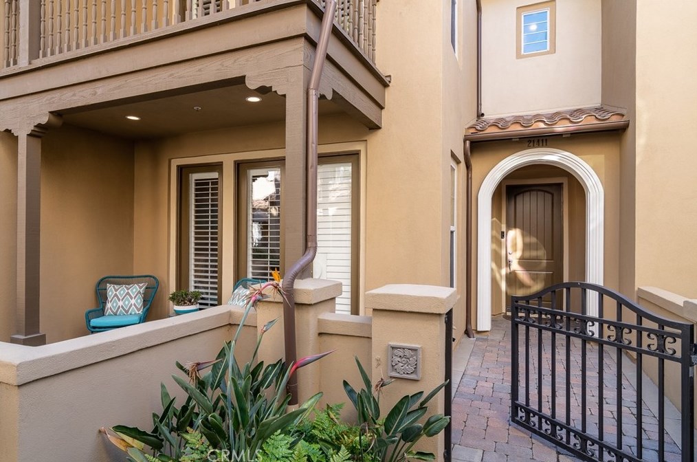 21411 Vera Cir, Huntington Beach, CA 92648-7303