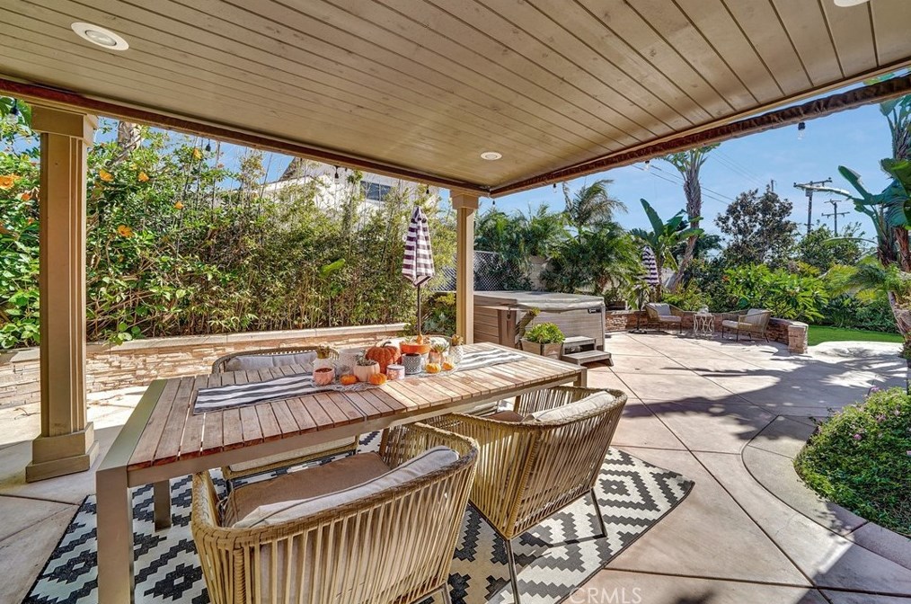 16822 Montclair Ln, Huntington Beach, CA 92647-4935