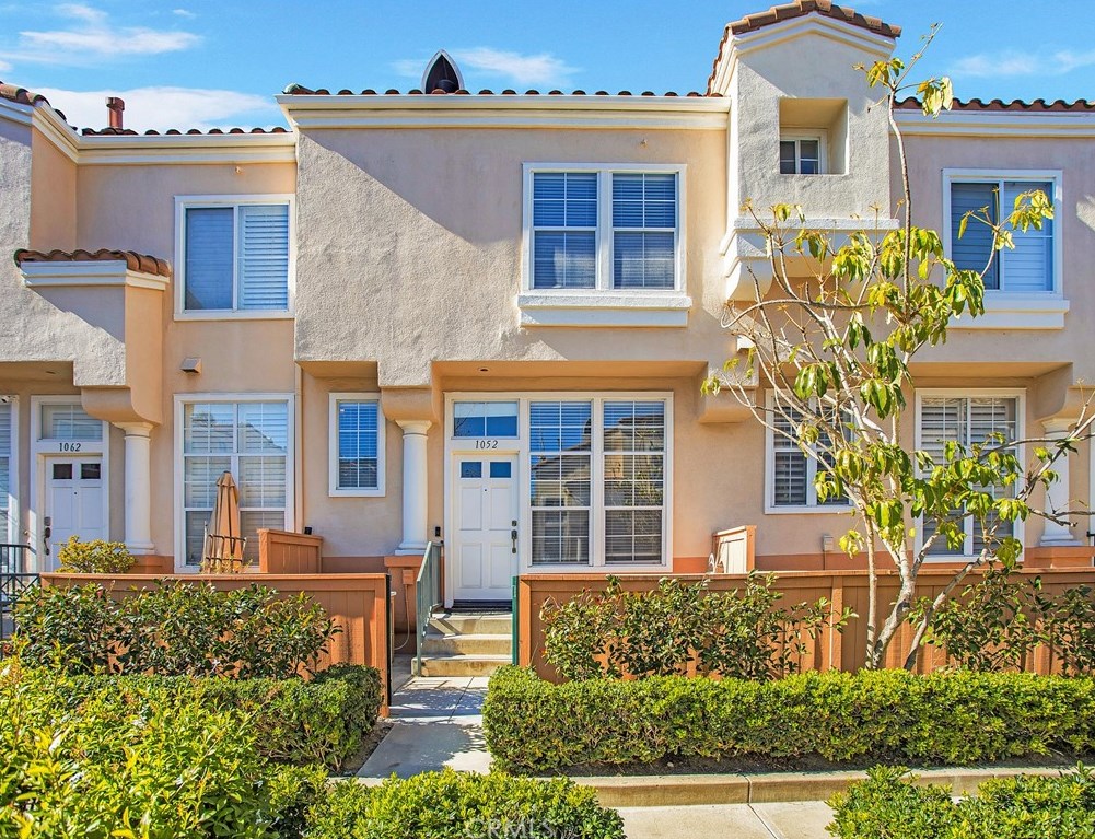 1052 S Tivoli Ct, Anaheim, CA 92808