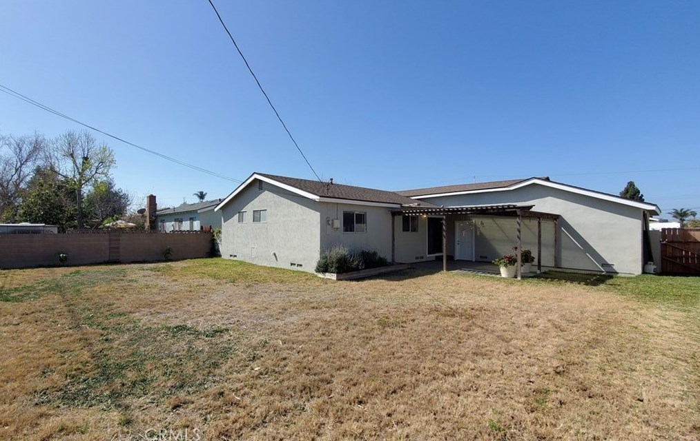 16552 Hart Cir, Huntington Beach CA  92647-4815 exterior