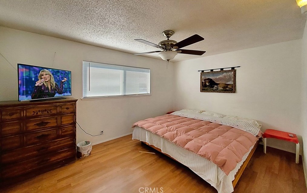 16552 Hart Cir, Huntington Beach CA  92647-4815 exterior