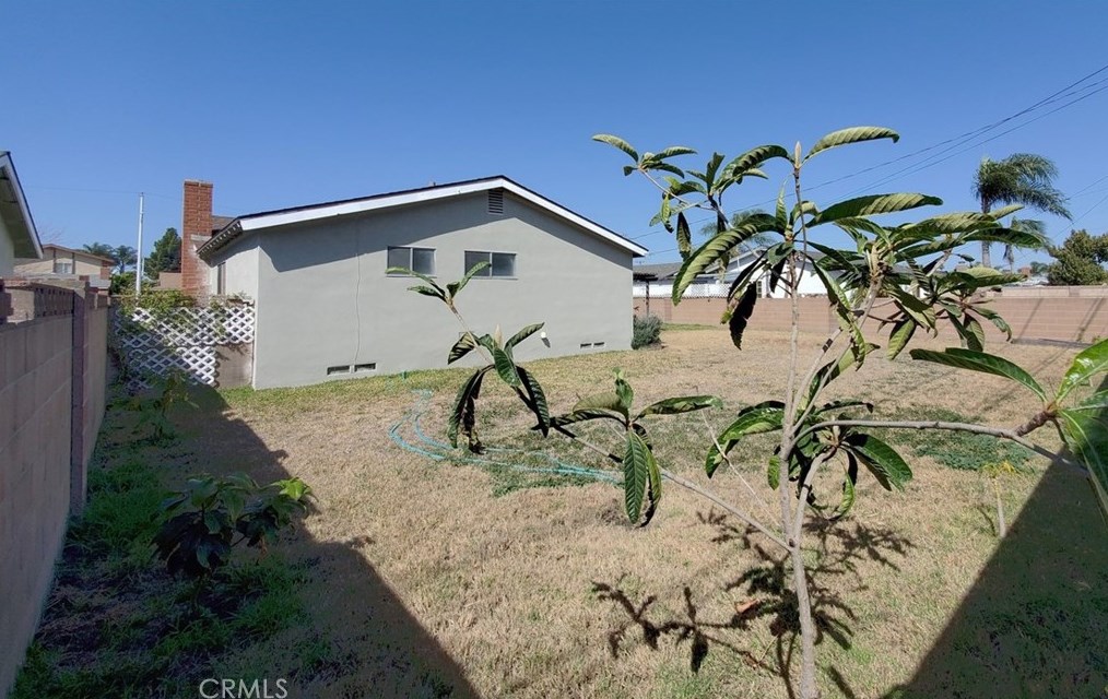 16552 Hart Cir, Huntington Beach CA  92647-4815 exterior
