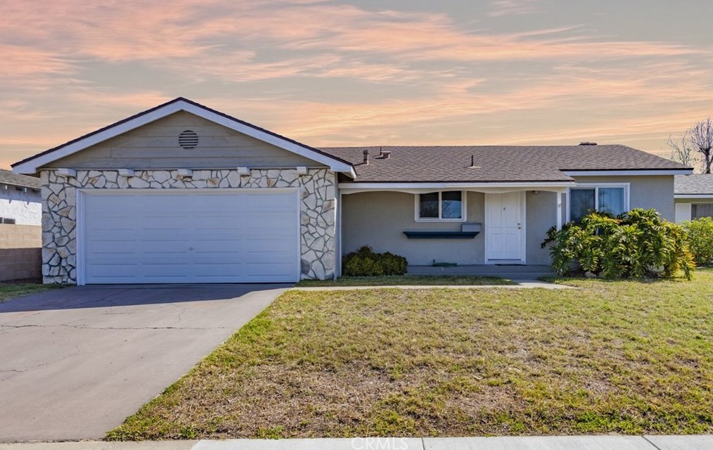 16552 Hart Cir, Huntington Beach CA  92647-4815 exterior