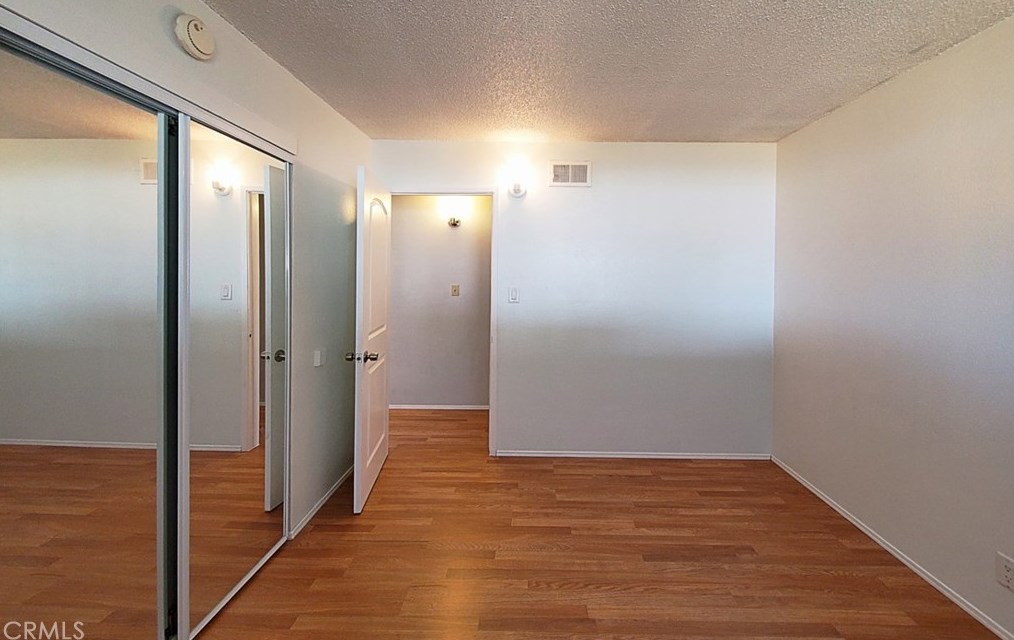 16552 Hart Cir, Huntington Beach CA  92647-4815 exterior