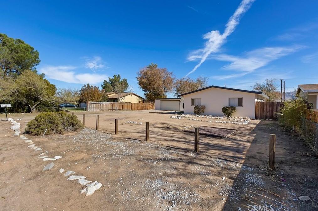 14063 Quinnault Rd, Apple Valley, CA 92307