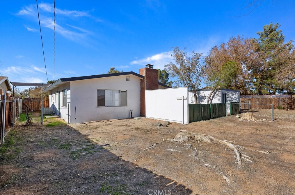 14063 Quinnault Rd, Apple Valley CA  92307-4252 exterior