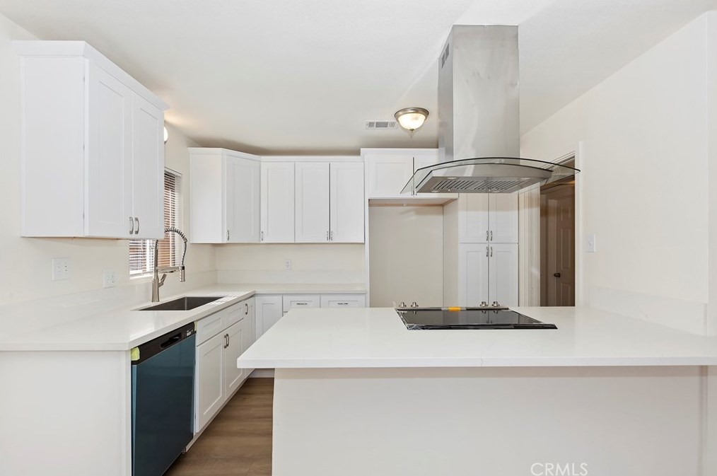 14063 Quinnault Rd, Apple Valley CA  92307-4252 exterior