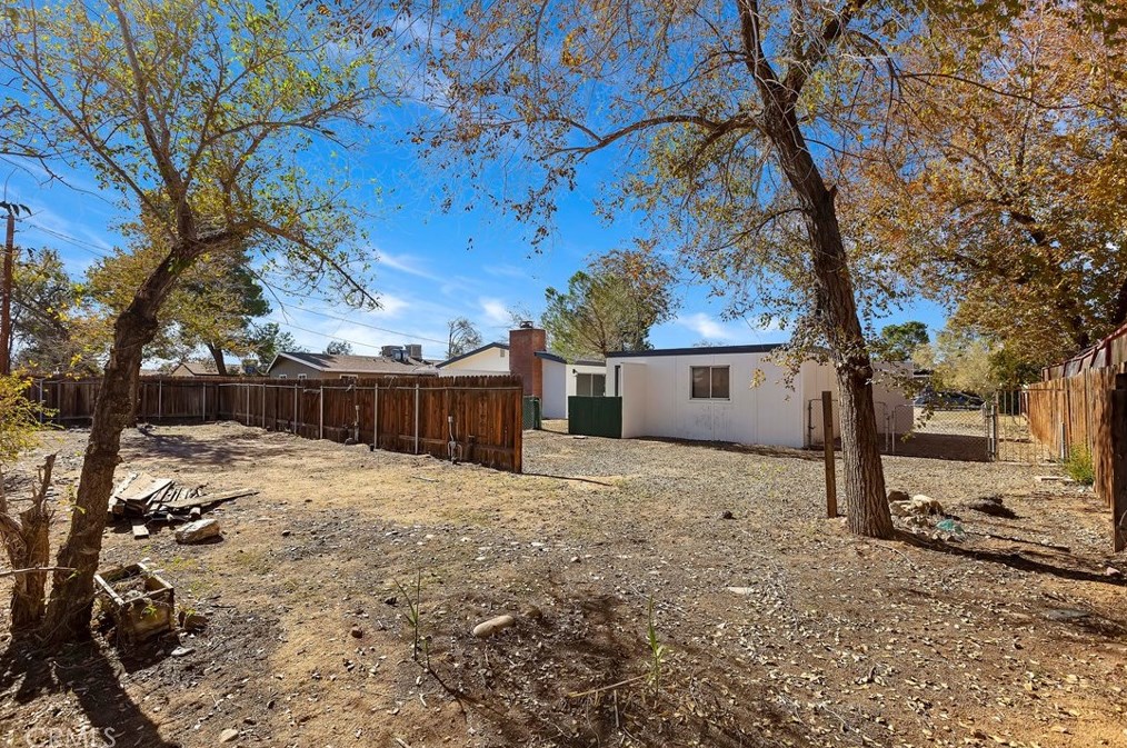 14063 Quinnault Rd, Apple Valley CA  92307-4252 exterior