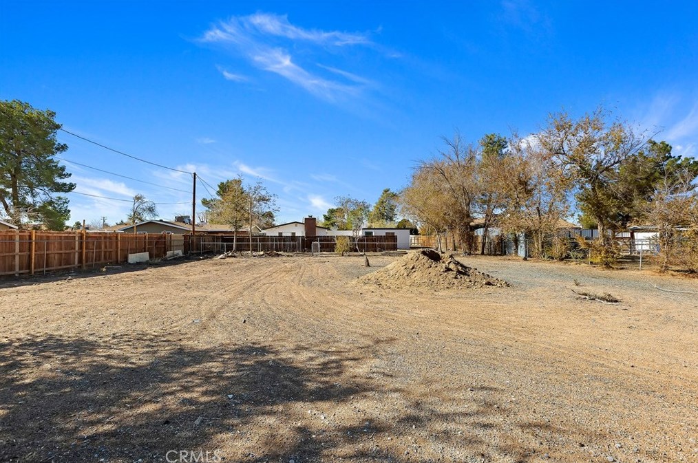 14063 Quinnault Rd, Apple Valley CA  92307-4252 exterior