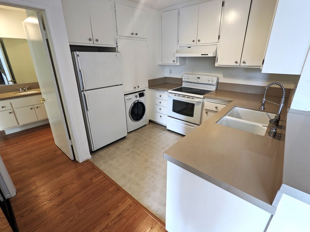 360 S Euclid Ave #327, Pasadena, CA 91101