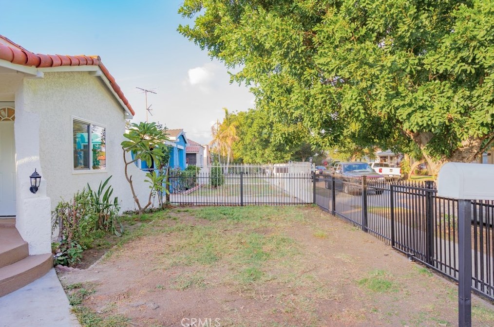 8957 Garden View Ave, South Gate, CA 90280