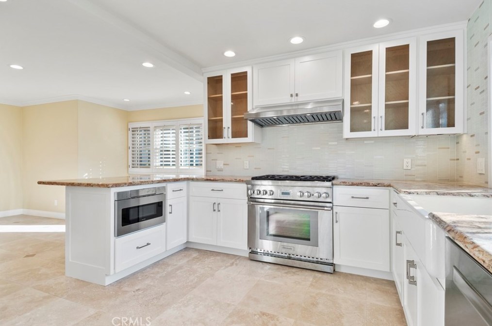 19245 Seabrook Ln, Huntington Beach CA  92648-5521 exterior