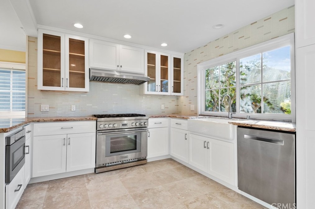 19245 Seabrook Ln, Huntington Beach CA  92648-5521 exterior