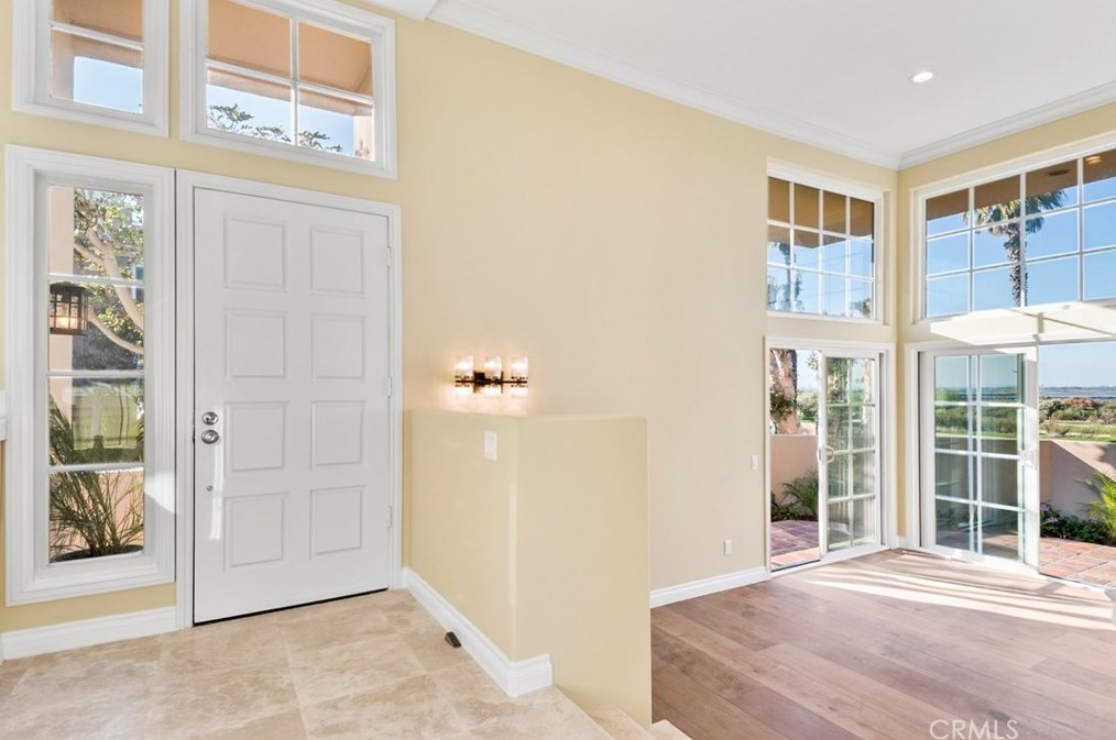 19245 Seabrook Ln, Huntington Beach CA  92648-5521 exterior