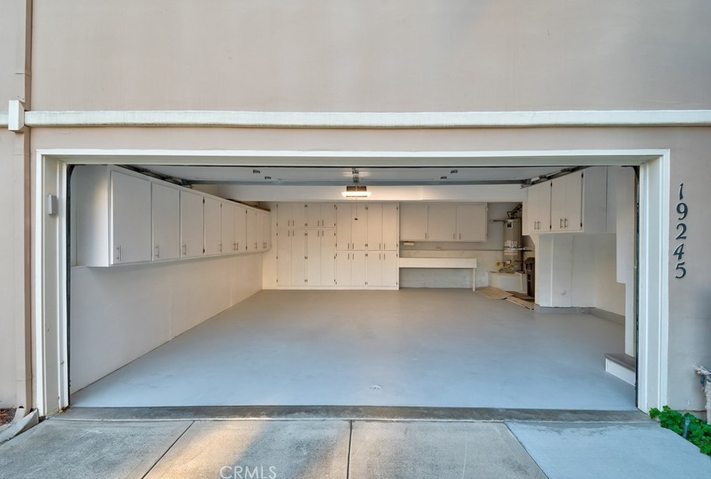 19245 Seabrook Ln, Huntington Beach CA  92648-5521 exterior