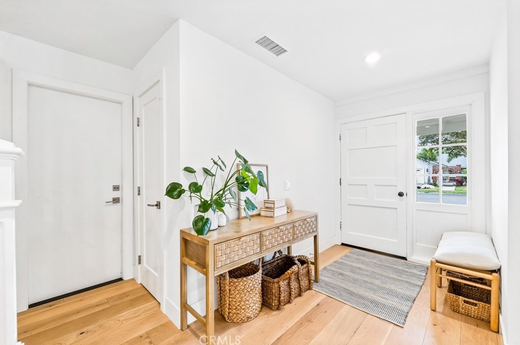 9041 Bobbie Cir, Huntington Beach, CA 92646-7816