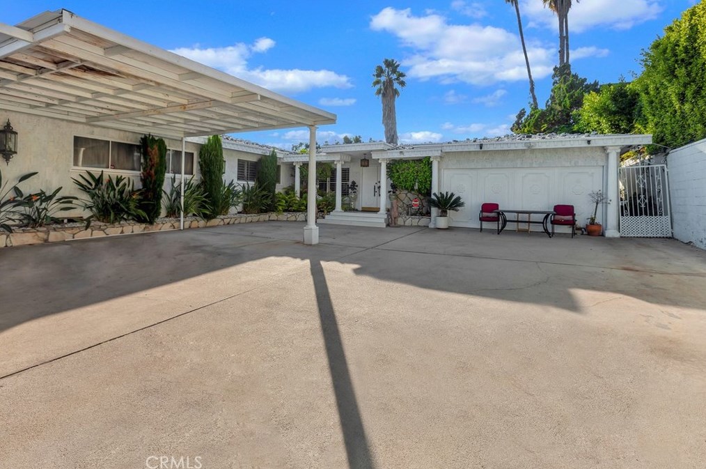 2235 Chislehurst Dr, Los Angeles, CA 90027-1044