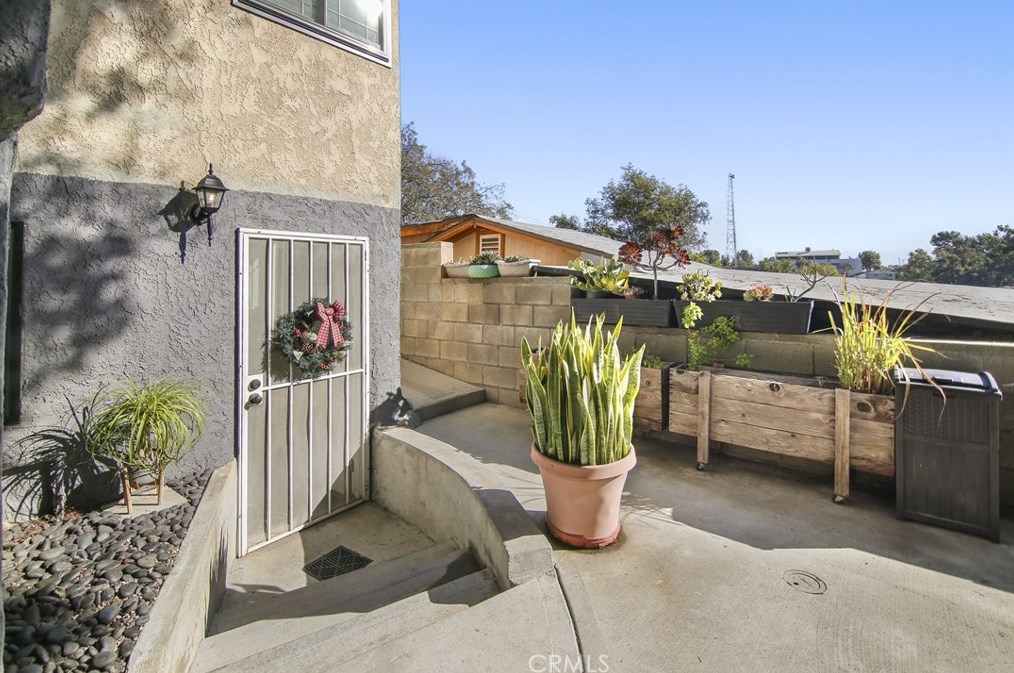 3961 Snow Dr, Los Angeles CA  90063-1246 exterior