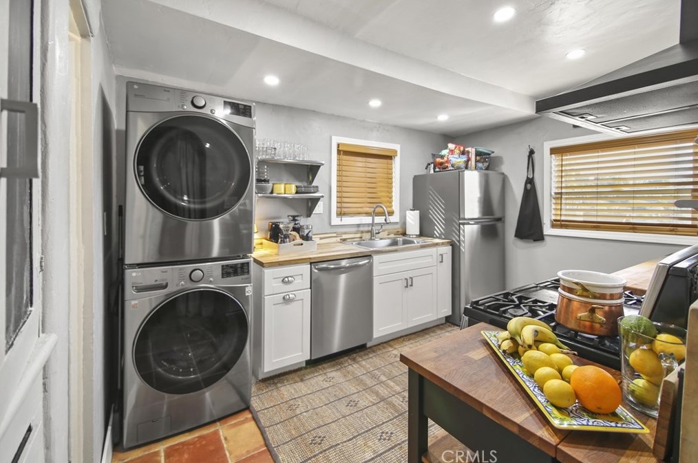 3961 Snow Dr, Los Angeles CA  90063-1246 exterior