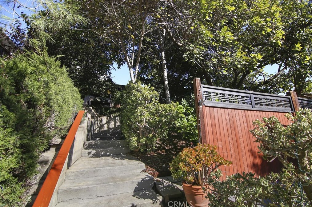 3961 Snow Dr, Los Angeles CA  90063-1246 exterior