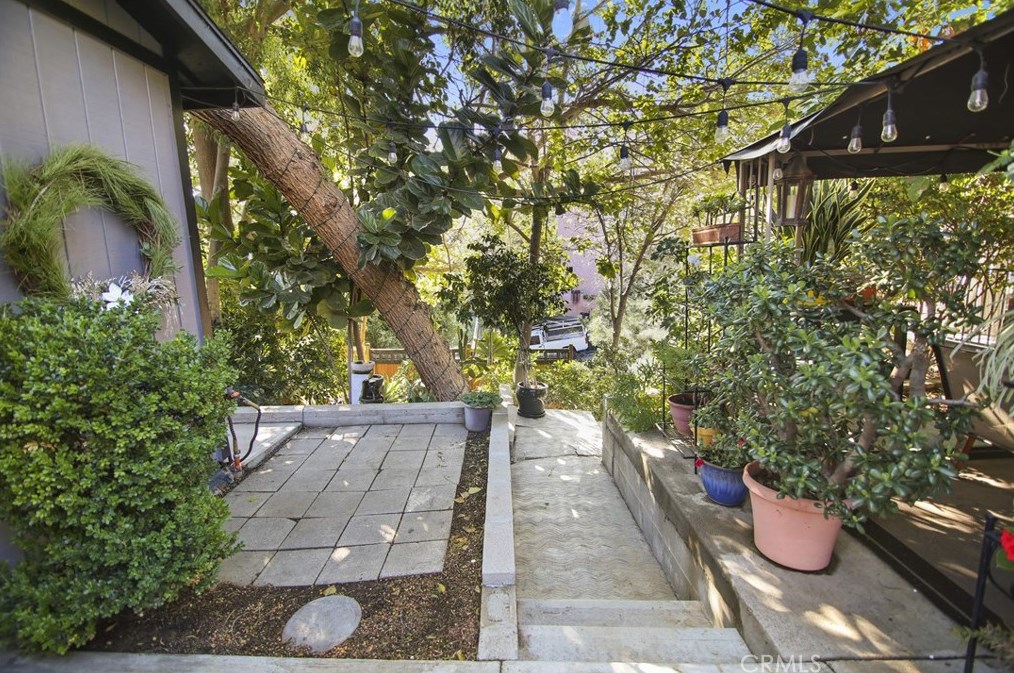 3961 Snow Dr, Los Angeles CA  90063-1246 exterior