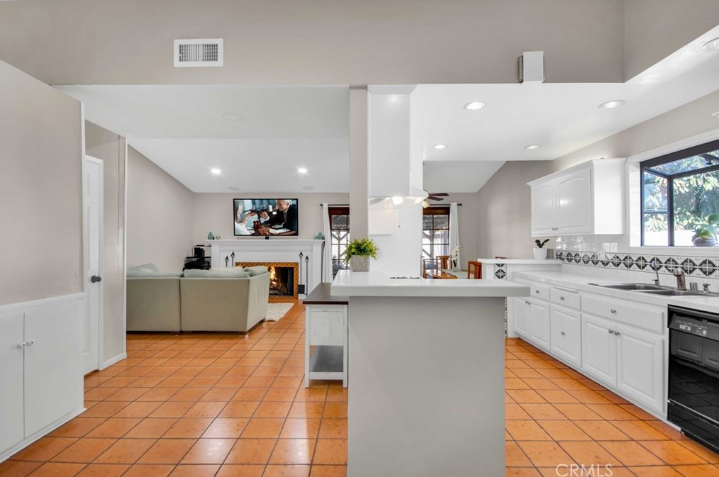 8569 Woodford Way, Riverside, CA 92504