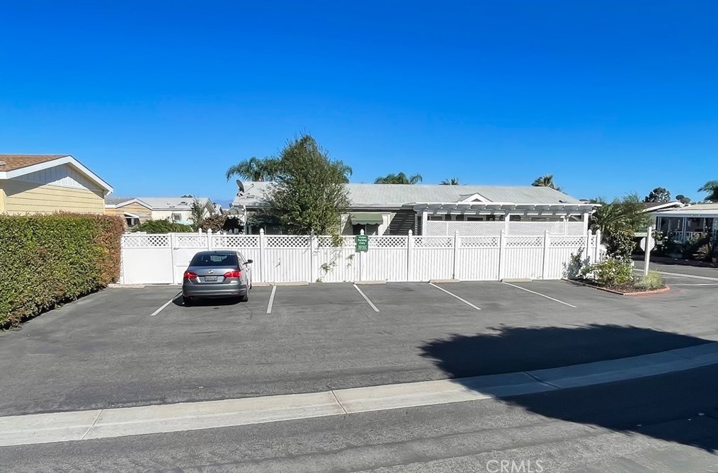20701 Beach Blvd, Huntington Beach CA  92648-4908 exterior