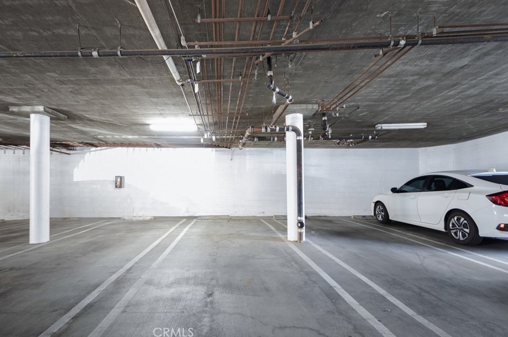 7001 La Cienega Blvd, Los Angeles CA  90045-2050 exterior