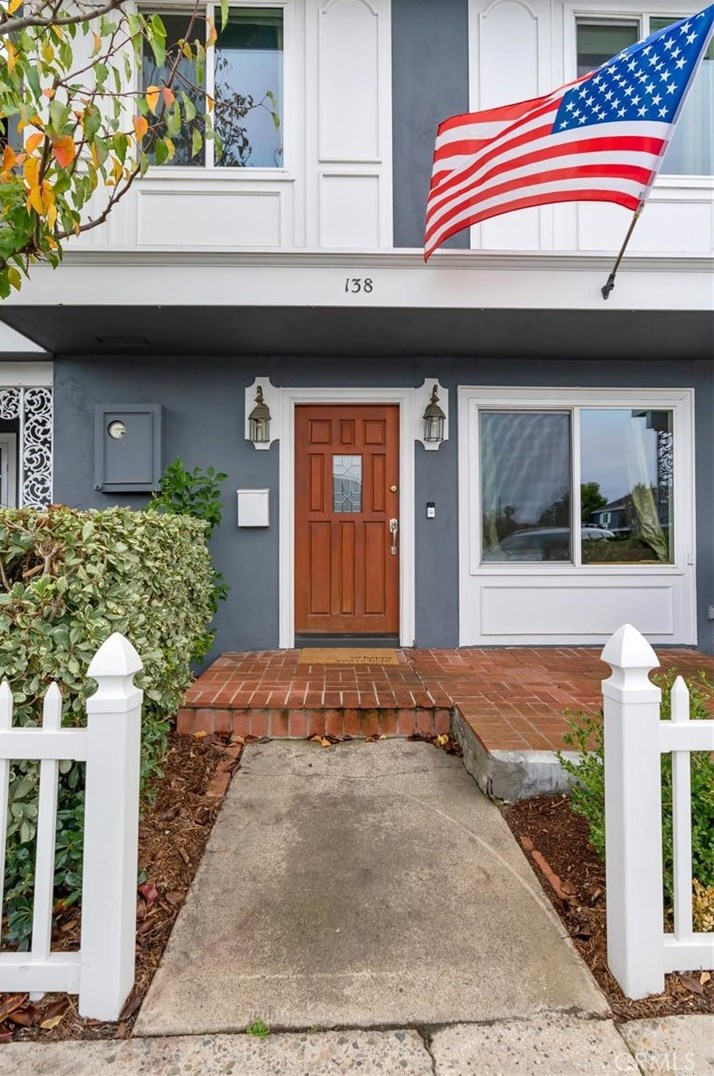 138 Lexington Ln, Costa Mesa, CA 92626-6572