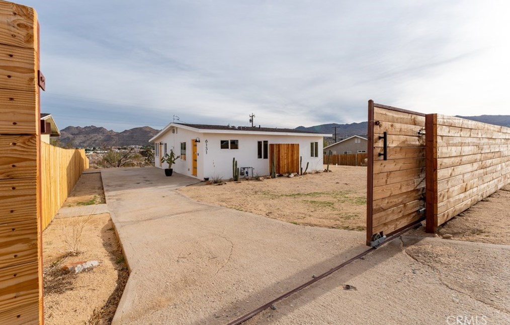 6131 Panorama St, Joshua Tree CA  92252-2120 exterior