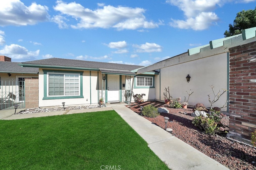 8831 Anthony Dr, Huntington Beach, CA 92647-5046