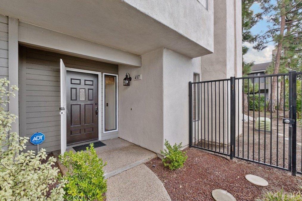 437 Bryson, Costa Mesa, CA 92627